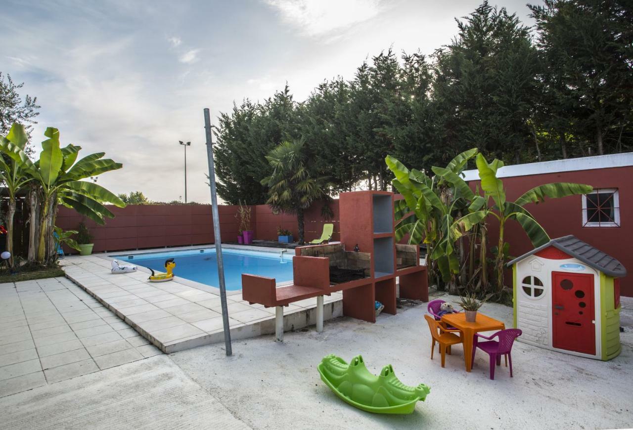 Les Tresors De Lizzie Hotel Coutras Exterior photo